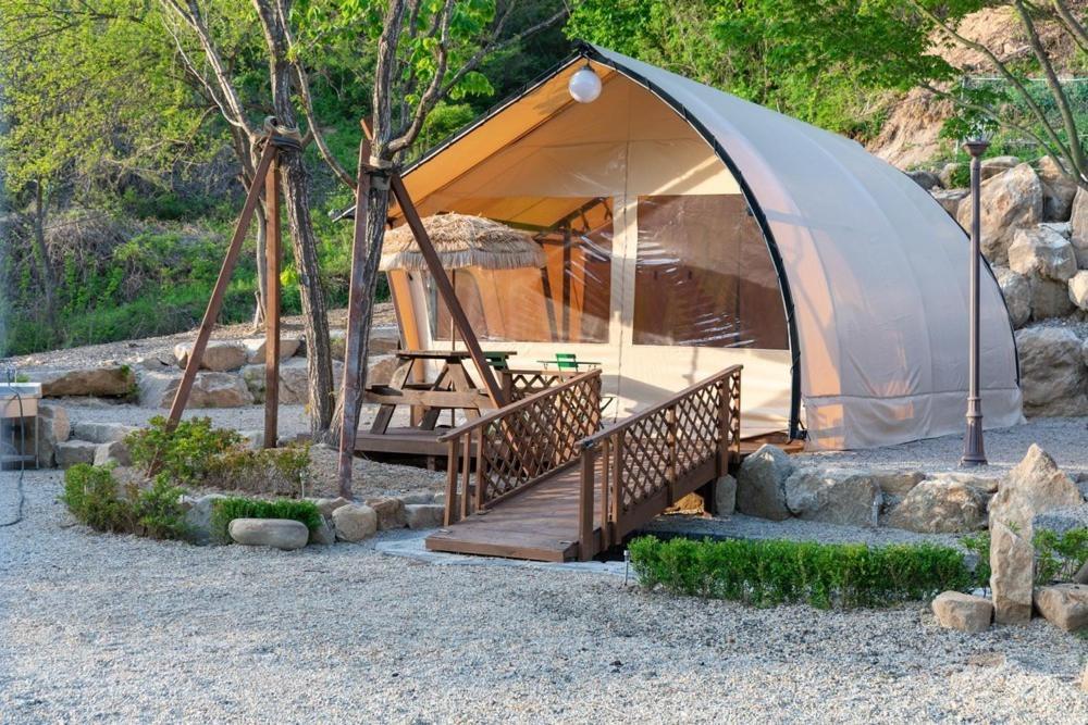 Hotel Inje Naerincheon Glamping Exterior foto